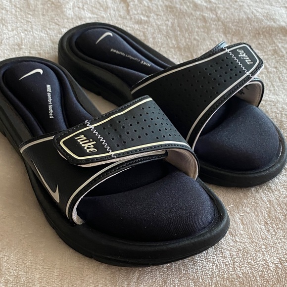 Nike Black and White Slide Sandals - Picture 3 of 13